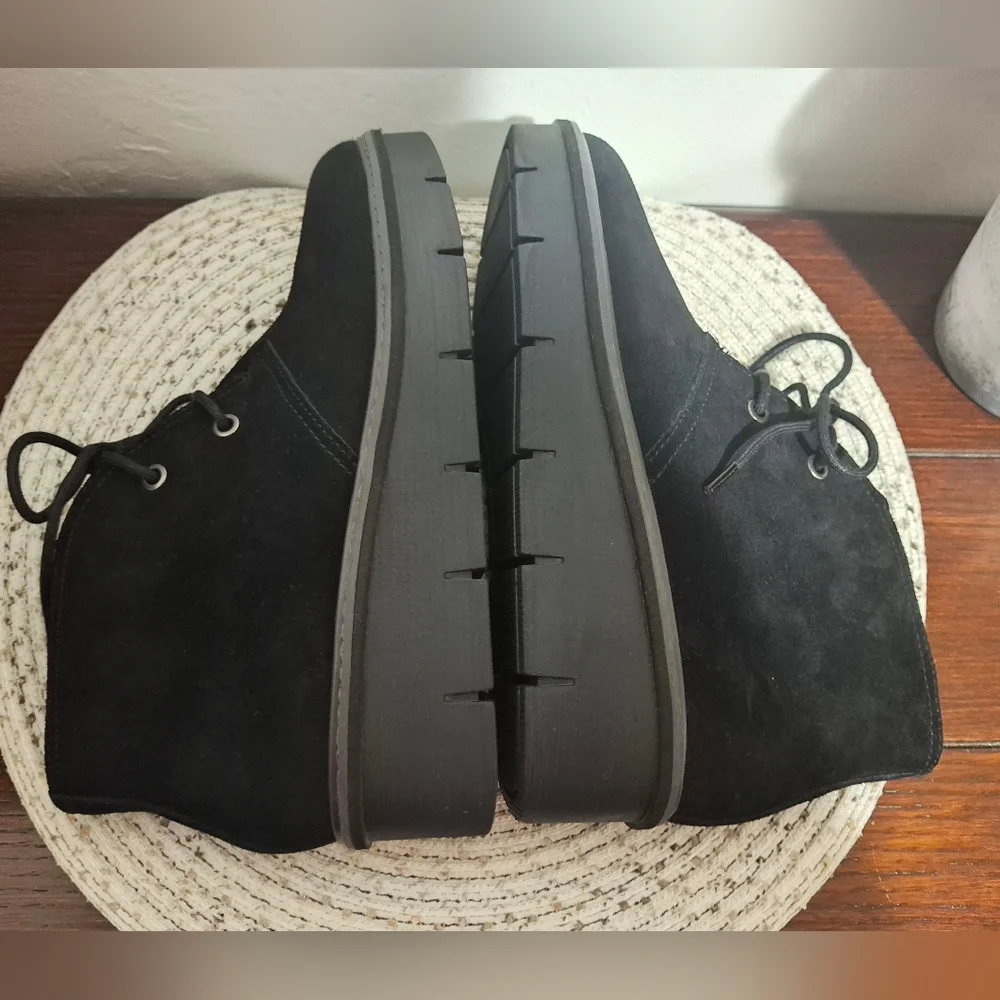 Clarks Black Suede Chukka Boots Size 8.5.